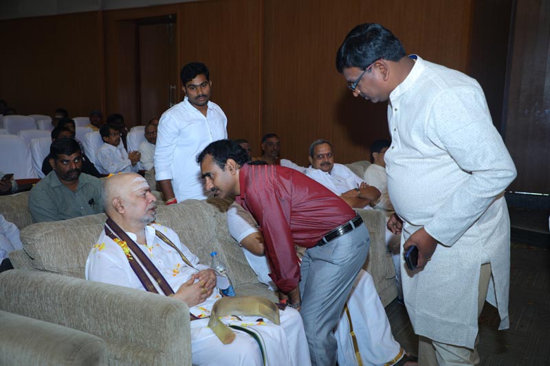 Sri Mulugu Ramalingeshwara Varaprasad Siddhanti was honoured with Jyotishyasastra Vignana Visharadha at Tummalapalli Kalakshetram, Vijayawada (88)